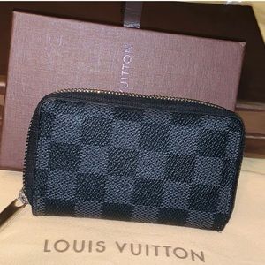 💯% Authentic Guaranteed LOUIS VUITTON
Damier Graphite Zippy Coin Purse